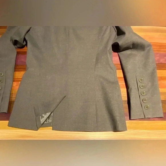 Trina Turk suit blazer and pants, size 4 - Picture 9 of 16